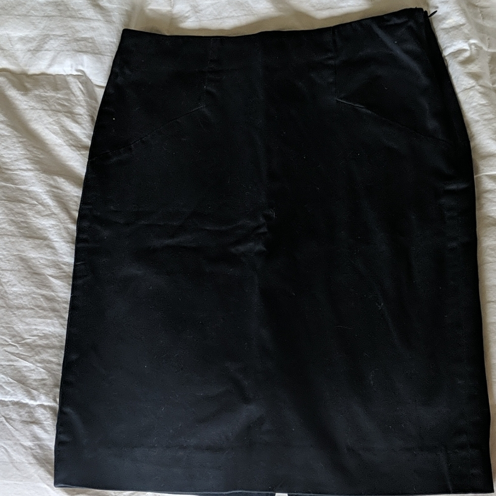 the Limited, size 6 black pencil skirt